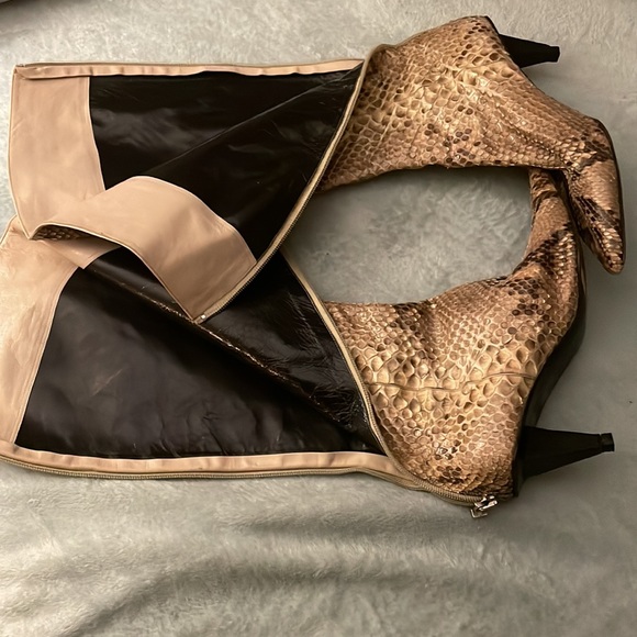 Authentic Vintage VERSACE Genuine Python Boots Size fits 8 half ❤️ GORGEOUS - Picture 14 of 17